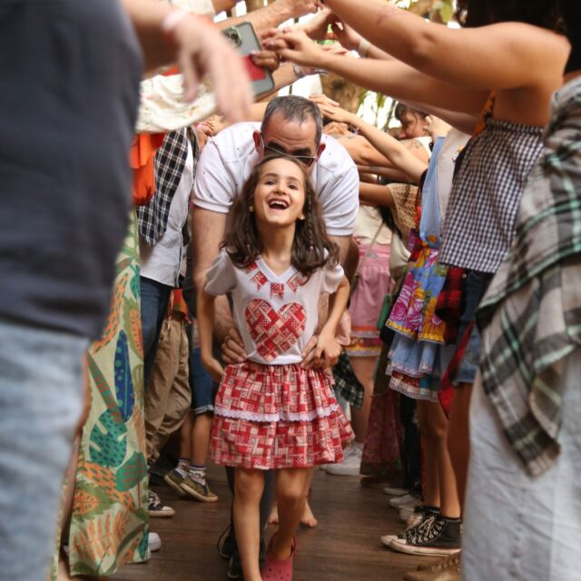 Ai que saudade docê, arraiá!
A nossa festa foi linda, assim como é nossa comunidade. Essas belas fotos foram feitas pelo Fabio Miyata, pai de dois estudantes muito queridos do ekoa e parte da nossa comunidade ekoa. Obrigada pelos lindos registros, @fabiomiyata!